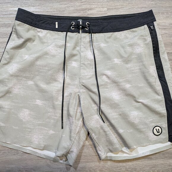 Vuori Men's 32 Peak Boardshorts Eucalyptus Belize Green Grey Shorts Drawstring - Picture 1 of 12